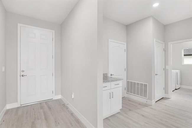 Building Photo - 573 Joy Haven Dr