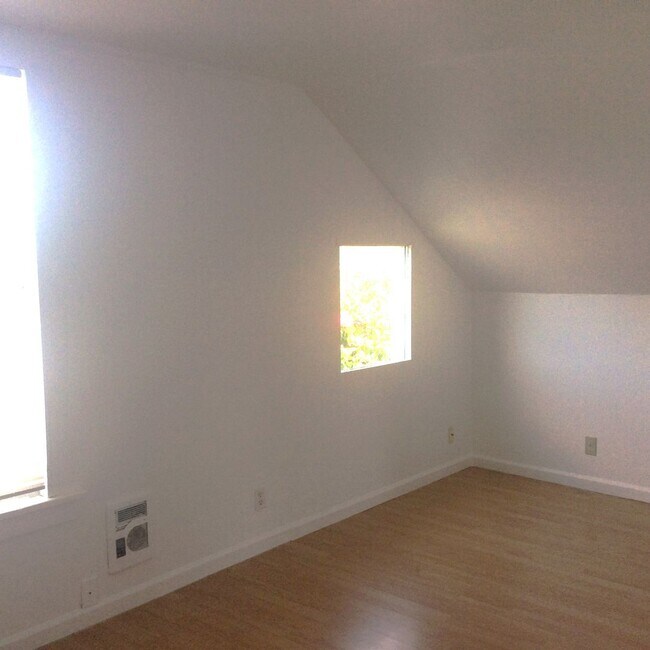 Building Photo - Coleman