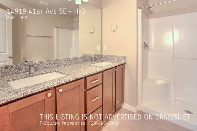 Building Photo - Double Master Bedrooms and a HUGE Bonus Ro...