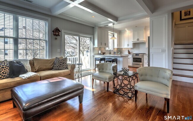 Building Photo - 30 Narrow St