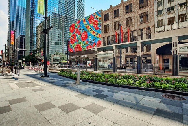 Building Photo - 914 Main St