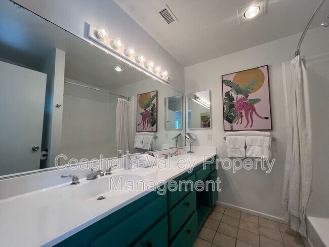 Building Photo - 2960 N Cypress Rd