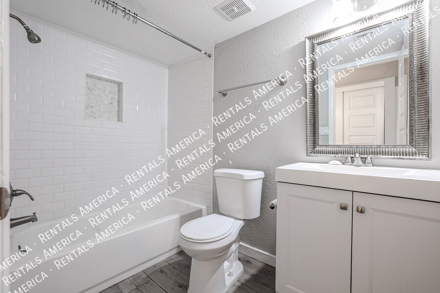 Building Photo - 12840 N 30th St