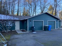 Building Photo - Large 3 bed 2 bath Duplex in Tumwater!  Ea...