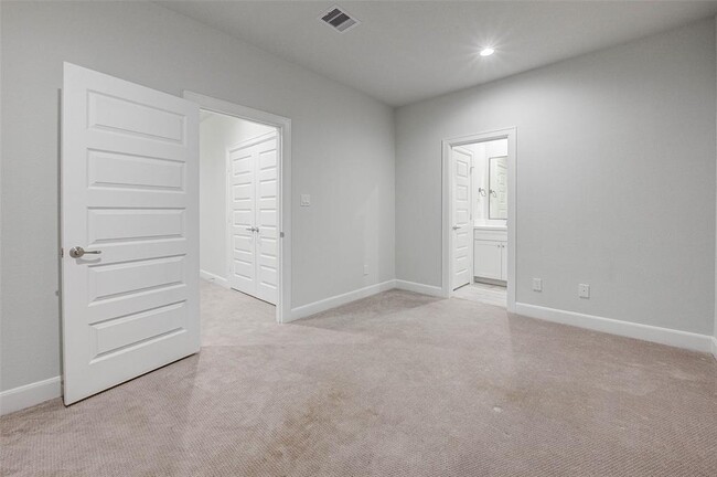 Building Photo - 2808 Grand Fountains Dr