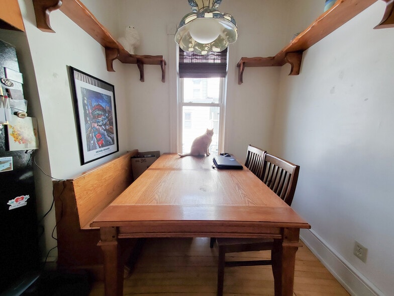 Kitchen nook - 373 Daly St