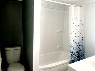 Building Photo - 647 Lincoln Ave NW