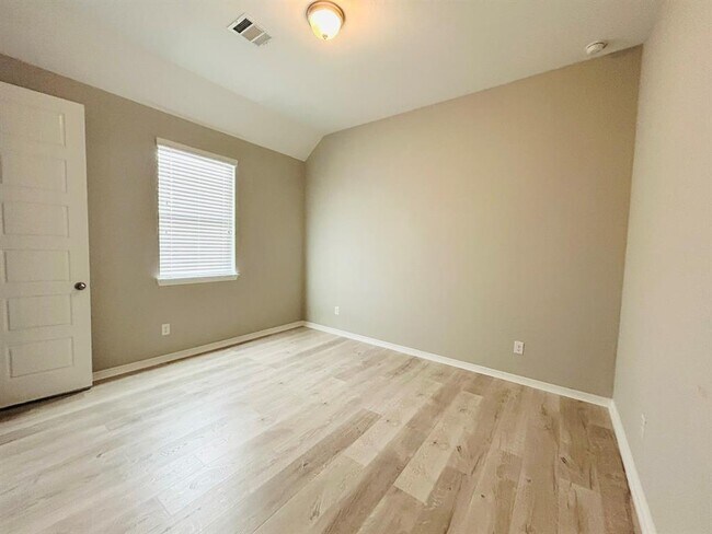 Building Photo - 18314 Southwood Creek Dr