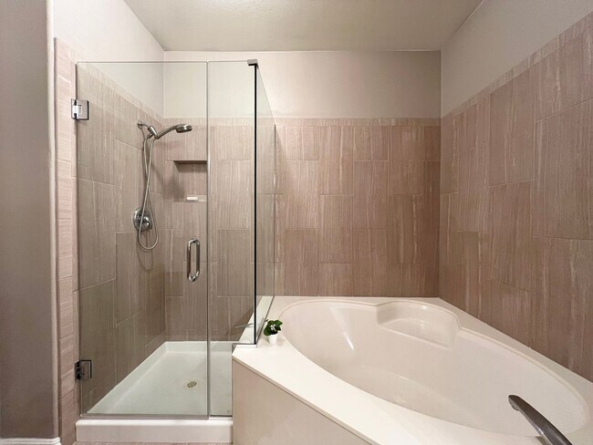 Building Photo - 3555 Meridale Dr