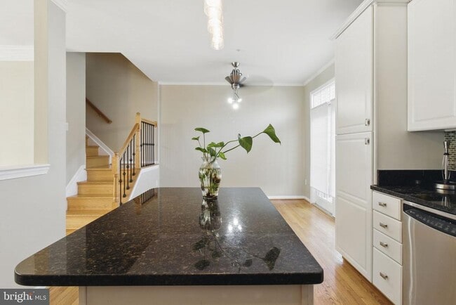 Building Photo - 20801 Shamrock Glen Cir