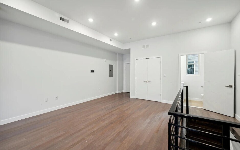 Building Photo - 2431 N Hancock St