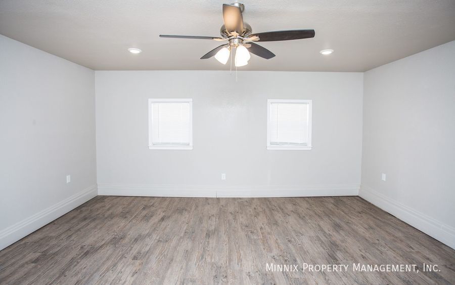 Building Photo - 924 Adrian St