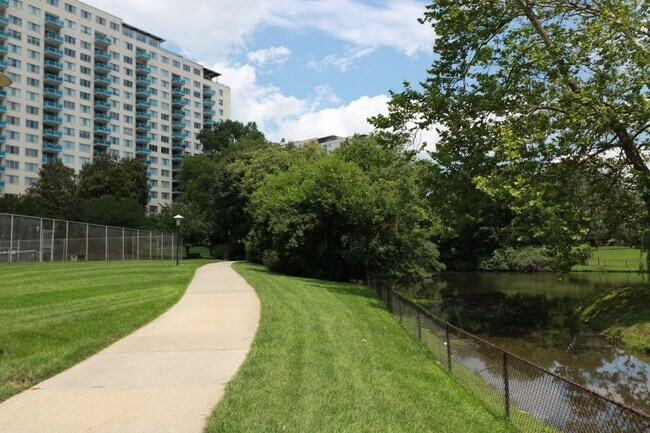 Building Photo - 10500 Rockville Pike