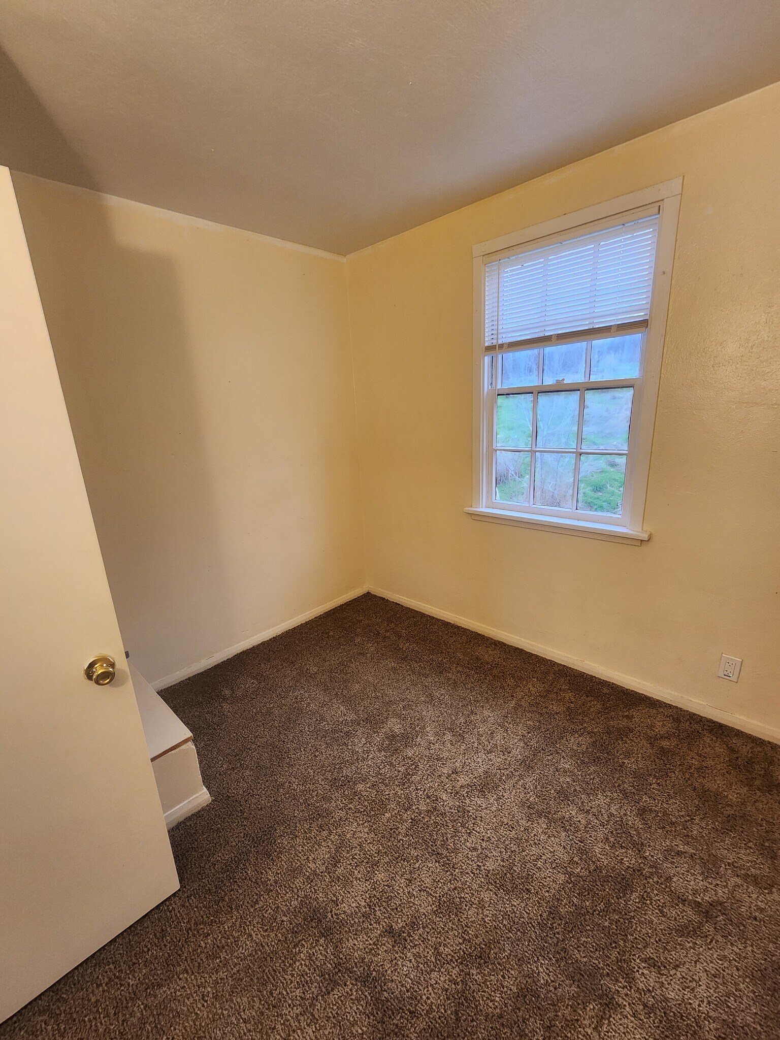 Building Photo - 1417 NW Carden Ave