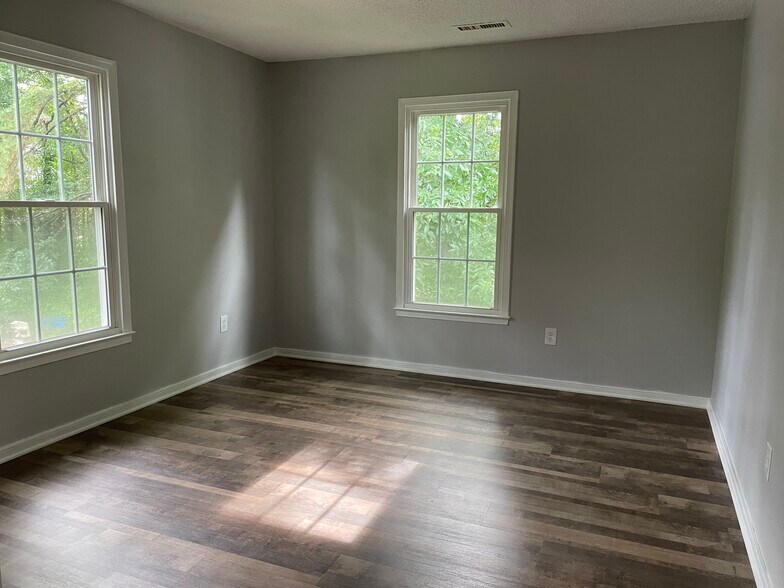 Building Photo - 1700 Choate Pl