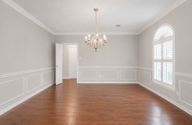 Building Photo - 1303 Red Oak Ct