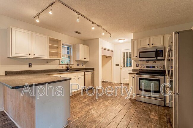 Building Photo - 423 Golden Leaf Ln
