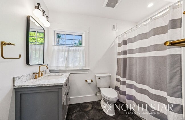 Building Photo - Charming Broadmoor Historic Farmhouse on a...