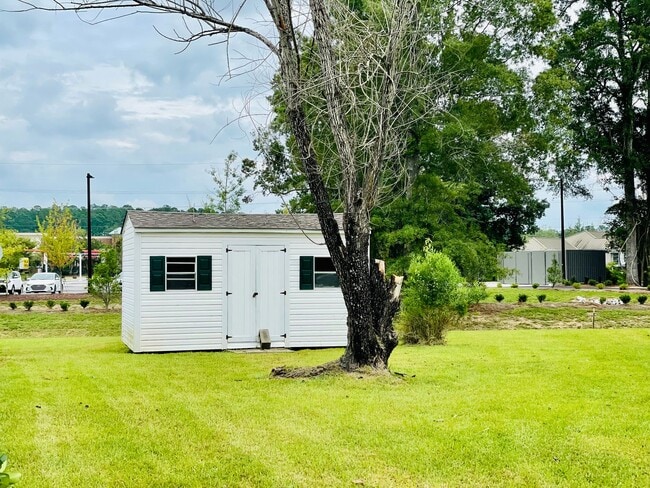 Building Photo - Fenced in Yard AND shed! ADORABLE 3 Bedroom Home with Garage - GREAT Conway location!