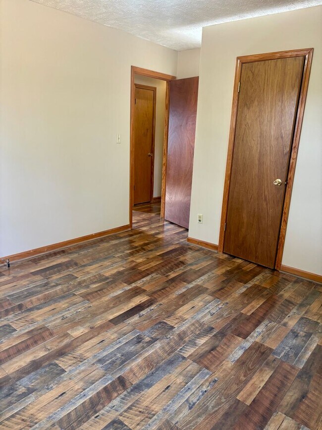 Building Photo - Deposit Special !