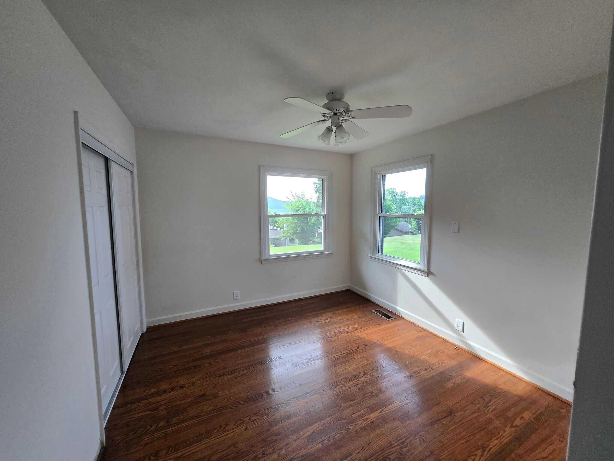 2nd bedroom - great views! - 507 Robinson Dr