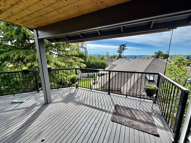 Building Photo - Stunning Elliott Pointe View Home in the Heart of Mukilteo