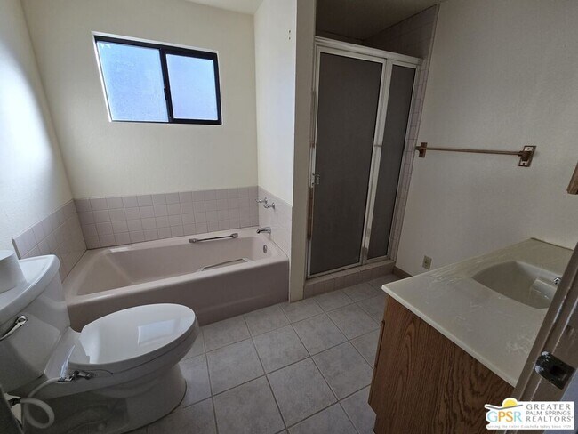 Building Photo - 74619 Fairway Dr