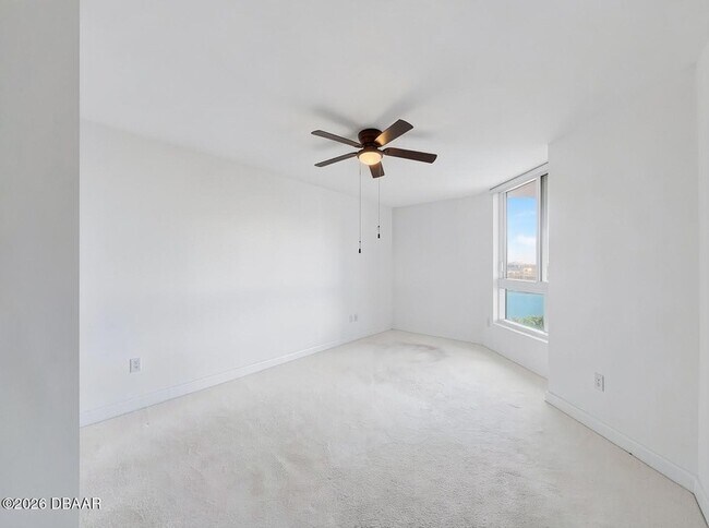 Building Photo - 231 Riverside Dr