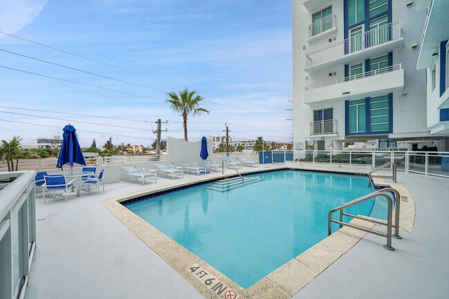 Building Photo - 7600 Collins Ave