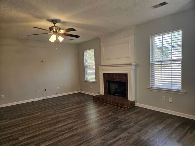 Building Photo - The Oaks at Lake Carolina