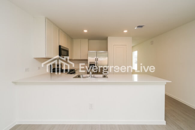 Building Photo - 7907 Meadow Cranesbill Ln