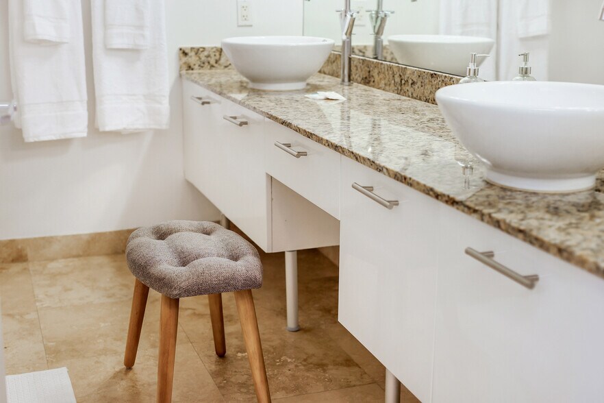 Master bathroom - 31 SE 5th St