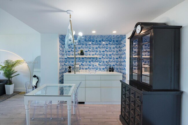 Building Photo - 1100 West Ave