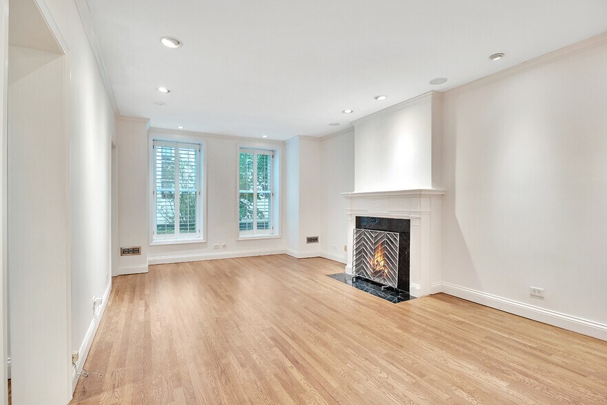 Living Room facing east - 1228 N Dearborn St