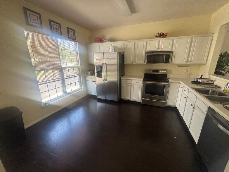 Building Photo - Room in Townhome on Ruby Walk Dr