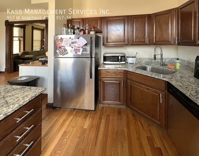 Building Photo - 957 W Armitage Ave