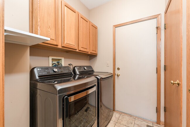 Building Photo - 1065 Red Clover Dr