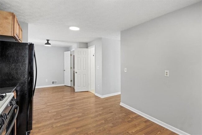 Building Photo - 45 Marsden Rd