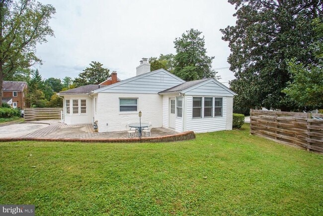 Building Photo - 5205 Saratoga Ave