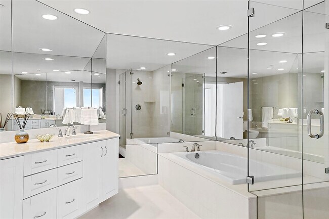 Building Photo - 2831 N Ocean Blvd