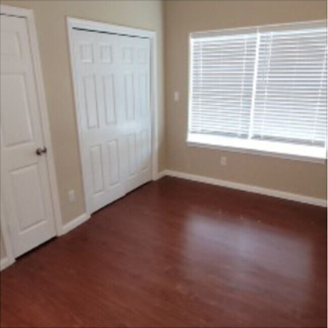 Upstairs room - 2530 S Sacramento Ave
