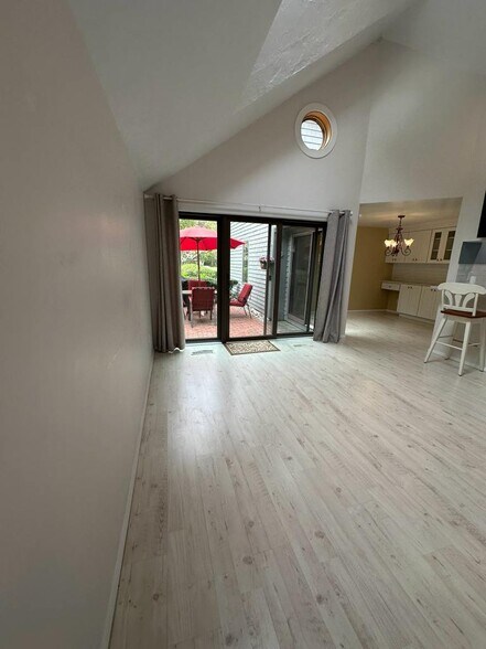 Building Photo - 68 Mid Iron Way