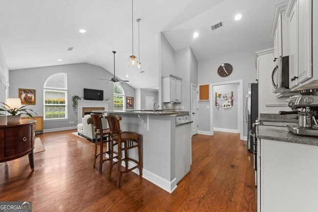 Building Photo - 123 Millers Branch Dr