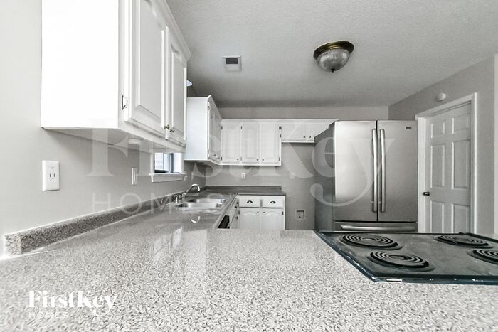 Building Photo - 275 Kings Dr