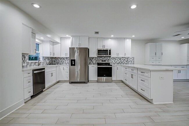 Building Photo - 5541 Aspen St