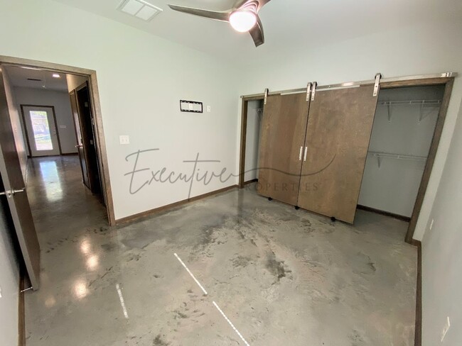 Building Photo - 146 Arlington Dr