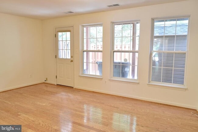 Building Photo - 2542 Banshire Dr