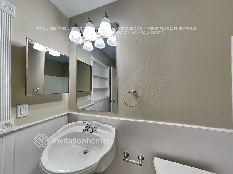 Building Photo - 5335 Laurelwood Pl