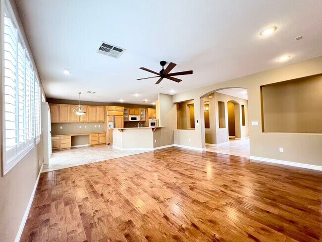 Building Photo - Welcome to the gorgeous home in Rhode Ranch