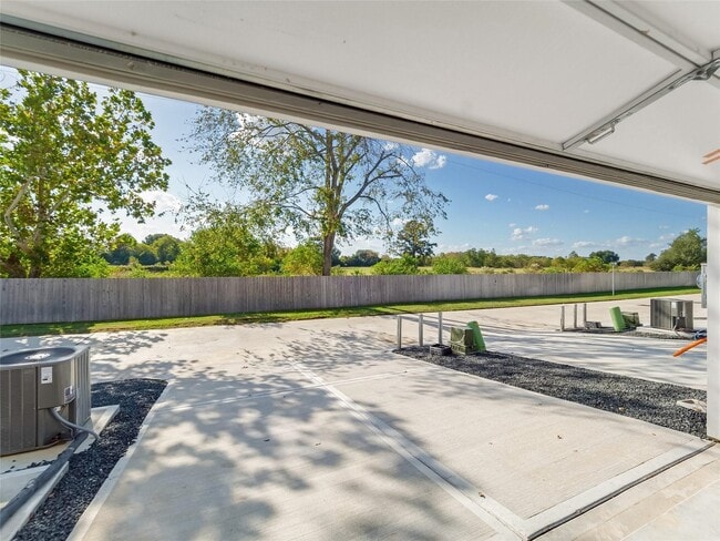 Building Photo - 2230 Memory Oaks Dr